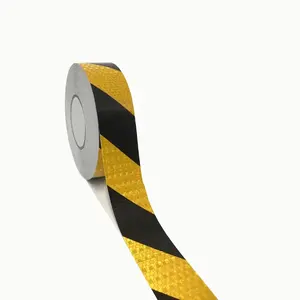 Pita reflektif PVC prismatis panah kuning perekat hitam