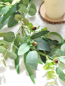 Guirlande <span class=keywords><strong>de</strong></span> feuilles d'eucalyptus et d'olivier en gros pour la décoration <span class=keywords><strong>de</strong></span> <span class=keywords><strong>table</strong></span> <span class=keywords><strong>de</strong></span> festival, <span class=keywords><strong>chemin</strong></span> <span class=keywords><strong>de</strong></span> <span class=keywords><strong>table</strong></span> artificiel en olivier - Product Image 3