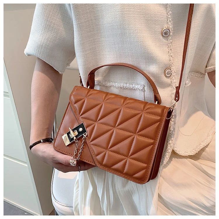 สีน้ำตาล