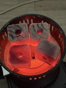 <span class=keywords><strong>Charbon</strong></span> à chicha en poudre <span class=keywords><strong>de</strong></span> bambou écologique HELIOCOAL, en cubes tranchés, haute densité, 8000 kcal/<span class=keywords><strong>kg</strong></span>, briquettes fabriquées à la machine pour <span class=keywords><strong>charbon</strong></span> <span class=keywords><strong>de</strong></span> coco - Product Image 2