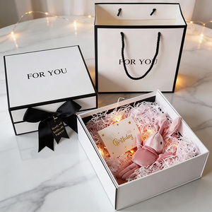 <span class=keywords><strong>Caja</strong></span> de Regalo Cuadrada de Cartón Reciclable con Ventana y Hermoso Diseño Transparente Plegable, Regalo para el Día de San Valentín - Personalizable - Product Image 3