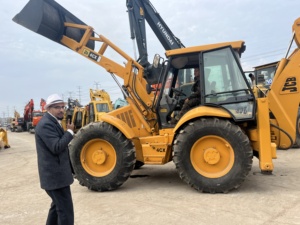 Chargeuse-pelleteuse JCB 4CX/3CX d'occasion à bas prix, vente de matériel d'occasion, 7000 kg, moteur en bon état, certifiée CE - Product Image 3