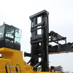 Montacargas SOCMA de 45 Toneladas con Motor Diésel, Plataforma para Contenedores, Mástil de Tres Etapas, Aplicación Portuaria - Product Image 3