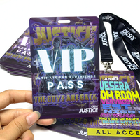Badges en plastique personnalisés à impression rapide pour petites commandes, passe événementiel, passe VIP, étiquette nominative d'identification, badge d'accès arrière-scène avec cordon pour exposition