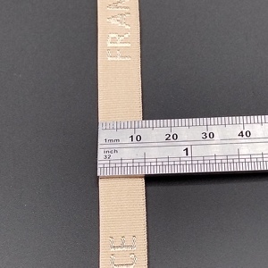 Ceinture en nylon jacquard personnalisée de 30mm Bande à chevrons élastique lisse et douce pour vêtements de fitness Textile de maison antidérapant en silicone de 5mm - Product Image 4