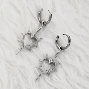 Évider <span class=keywords><strong>Brier</strong></span> Coeur Oreille Manchette Couple Boucles D'oreilles Unisexe Conception De Niche À La Mode - Product Image 4