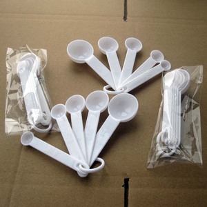 5 Piece Plastic Measuring Spoons Set White Graduated Baking Supplies Food Grade - Product Image 2
