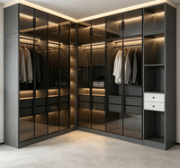 Armoire de chambre à coucher sur mesure de luxe italienne moderne, placard droit avec porte en verre miroir gris et tiroirs de rangement
