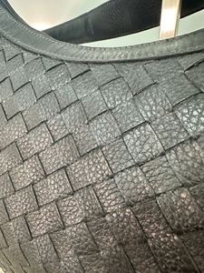 #2025 # forma única de media luna en un color negro clásico, resaltado por intrincados diseños en relieve que agregan textura y profundidad. - Product Image 3