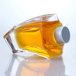 Bouteille de liqueur en verre personnalisée de 750 ml en forme de bijou avec bouchon à vis, fond épais et épaule plate pour rhum, brandy, <span class=keywords><strong>tequila</strong></span> - Product Image 3