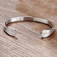 Bracelet ouvert en forme de C en acier inoxydable plaqué or 18 carats, bijoux personnalisés OEM, bijoux de mode minimalistes, bracelet imperméable