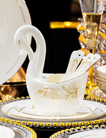 Vente directe usine : Ensemble de vaisselle en céramique florale dorée à la main de 88 pièces, service de table de luxe en porcelaine fine pour 16 personnes