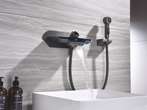 2025 pistolet à froid chaud gris mélangeur <span class=keywords><strong>d</strong></span>'eau affichage numériquemontage mural cascade bassin salle de bain <span class=keywords><strong>évier</strong></span> robinet mural <span class=keywords><strong>avec</strong></span> <span class=keywords><strong>douchette</strong></span> - Product Image 6