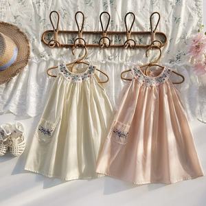 Collection Été 2026 : Robe Princesse Fille sans Manches et Dos Nu en Coton Brodé à la Française, Coupe Trapèze - Product Image 2