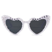 Lunettes de soleil de mariage pour mariée et demoiselle d'honneur, en forme de cœur perlé, en forme de lettre, en PC, faites à la main, vintage, unisexe, pour fête d'anniversaire