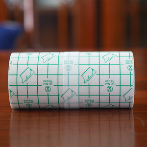 Rouleau de pansement de soin de tatouage de marque privée Film adhésif transparent et imperméable Film de protection et de récupération du derme de la seconde peau - Product Image 1