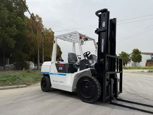 Chariot élévateur TCM 5 T d'occasion Moteur diesel à mât 3 étages de 5 tonnes, faible durée, hauteur de levage de 4000mm, bien entretenu, prêt à fonctionner - Product Image 3