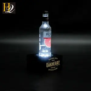 2018 Mode Arbeits platte anpassen schwarz quadratischen Adapter Netzteil Acryl LED Licht 1 Flasche Displayst änder mit Logo-Druck