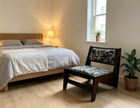 Fauteuil de loisirs en tissu confortable et luxueux, avec rembourrage en éponge et structure en bois de frêne, idéal pour salon, hôtel, appartement, chambre, villa, bureau ou club.