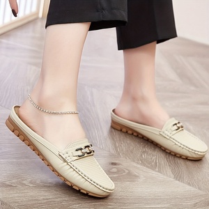 Mules mocassins beiges pour femmes, dos nu, avec boucle métallique, en cuir PU souple, chaussures plates à enfiler pour femmes - Product Image 3