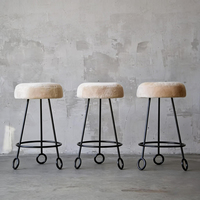 Tabourets de bar modernes en métal, vente en gros d'usine, chaises de bar hautes en tissu velours blanc rond pour la maison, le bar et l'hôtel