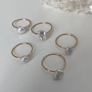 แหวนไข่มุกแท้ ดีไซน์เรียบง่าย รุ่น G600064 ชุบทอง 14k สำหรับผู้หญิง - Product Image 3