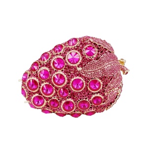 <span class=keywords><strong>Borsa</strong></span> da Sera a Forma di Uva con Diamanti e Cristalli per Donne, Pochette Rigida per Feste, Matrimoni e Serate Eleganti, Colore <span class=keywords><strong>Fucsia</strong></span> - Product Image 3