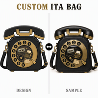 Sac à dos rétro vintage en cuir PU noir avec cadran rotatif doré antique, motif machine à écrire et cassette, et ensemble d'épingles en émail, style téléphone
