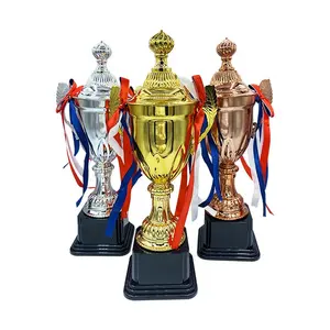 Neues Modell Gold Silber Bronze World Globe Metal Sport Fußballs chule Awards Trophy Cup Trophäen
