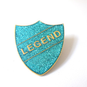 Die colpito Glitter smalto morbido Legend School Shield distintivi Die Cast smalto duro School Pin badge fornitore