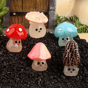 Offres Spéciales : Accessoires en Résine Champignon Miniature, Breloques Créatives en Résine de Dessin Animé, Ornements en Résine Phosphorescents pour Décoration - Product Image 3