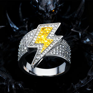 Anello Cocktail A141 con Design Fulmine Giallo, Micro Pavé di Zirconia Cubica, Gioiello Unisex alla Moda, Idea Regalo - Product Image 1