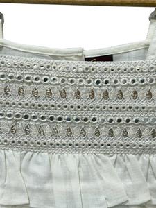 เสื้อทวิชาแบบทอไม่มีแขนประดับตกแต่งพร้อมเลเฮนกาพิมพ์ลาย-สีขาวและชมพู - Product Image 4