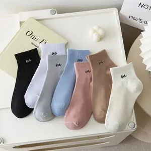 Bequeme Damenknöchelsocken lässiger Stil individuelle Socken farbige Sportsocken