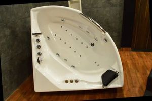 Bañera de Hidromasaje Moderna de Esquina con 12 Jets, Jacuzzi de Acrílico con Grifo, Reposacabezas y Reposabrazos para Baño - Product Image 4