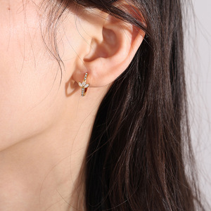 ต่างหูแบบหนีบ ชุบทอง ประดับเพชรซิร์คอนรูปดาว ดีไซน์เก๋สำหรับกระดูกอ่อนหู - Product Image 4
