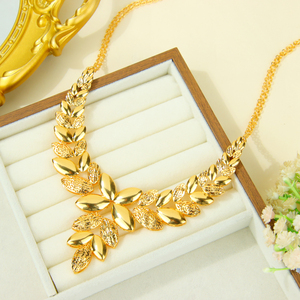 Conjunto de Joyería Clásica y Elegante para Boda, Chapado en Oro de 21k, Diseño de Hojas, Collar, Pulsera y Aretes para Novia - Product Image 4