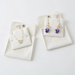 EleQueen EQ2027 - Juego de Bolsitas de Joyería de Microfibra con Logotipo Personalizado en Relieve, Inserto para Tarjetas de Aretes, Botón a Presión, 8*8cm, Cuadrado, Minimalista - Product Image 5