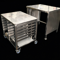 Chariot de service en acier inoxydable sur mesure avec roulettes et étagère pour plateaux de cuisson, idéal pour hôtels, restaurants, boulangeries et services de traiteur