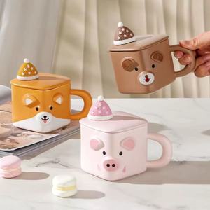 M cartone animato creativo carino a forma di animale domestico tazza in ceramica con coperchio per uso domestico tazza di acqua con mano e regalo tazze da caffè tazze - Product Image 1