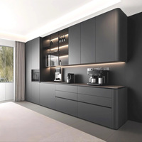 Buffet minimaliste italien sans poignées avec éclairage LED, finition gris mat moderne, avec porte-bouteilles en verre