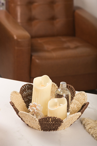 Hermosa cesta hecha a mano con detalles en pétalos - Product Image 3