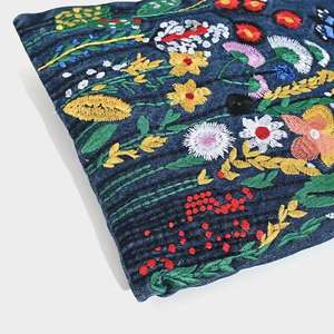 Mini bandolera retro bordada con correa de cadena para mujer - Product Image 1