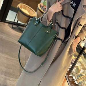 批发产品广州真皮防水手提包奢华女包 - Product Image 1