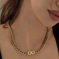 Collier de chaînes de mode personnalisées à armatures de lettres Accessoire personnalisé élégant Bijoux en acier inoxydable texturé de haute qualité