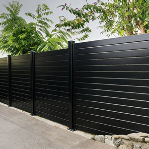 Paneles de Cerca de Jardín de Aluminio Negro, Diseño Moderno de Listones Horizontales, Cerca de Privacidad con Fijación de Tornillos Ocultos - Product Image 1