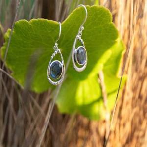 Pendientes Largos de Plata de Ley 925 de Diseño de Lujo con Labradorita de 8x10 mm, Patrón Geométrico Moderno, Accesorio de Moda para Mujer para Fiestas - Product Image 4