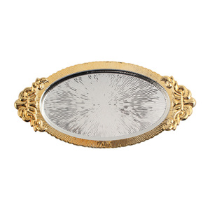 Grand plateau de service ovale décoratif en relief avec poignées dorées, plateau de service en métal anti-ternissement, plateau de service au design gaufré - Product Image 1