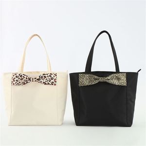 Sac à bandoulière en nylon grande capacité pour femme, forme oreiller, imperméable, motif léopard avec nœud, fermeture éclair, sac à main écologique - Product Image 1