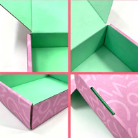 Boîte cadeau en carton ondulé sur mesure pour le transport et l'envoi avec insert en carton ondulé